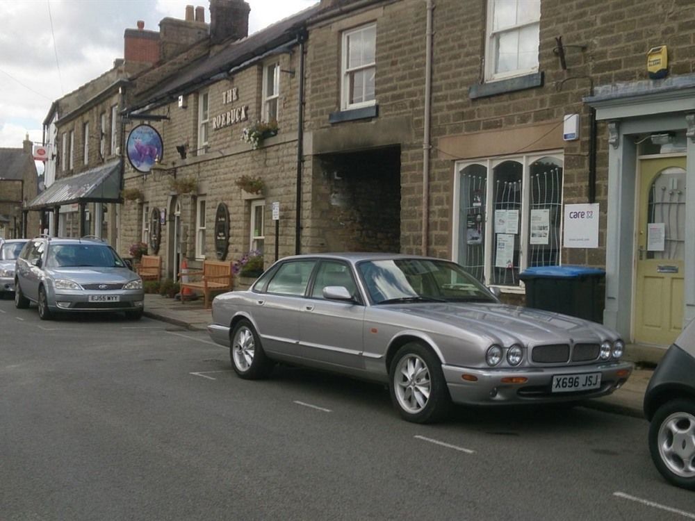 Hotel The Roebuck Chapel-en-le-Frith Esterno foto